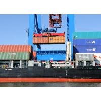 7835 Löschen der Schiffsladung - heben der Container aus dem Laderaum | Containerhafen Hamburg - Containerschiffe im Hamburger Hafen